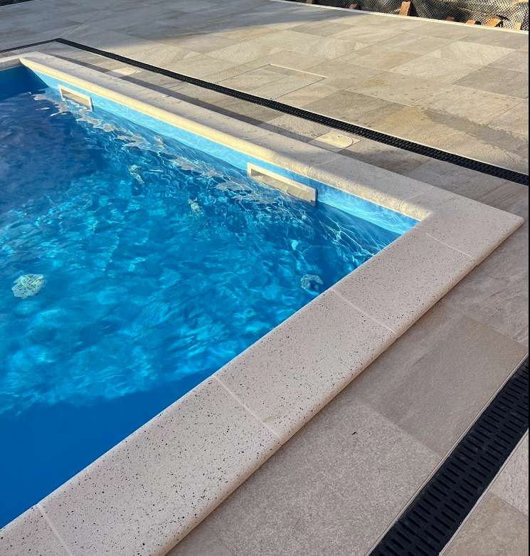 Rubni kamen skimerni bazen LV POOLS